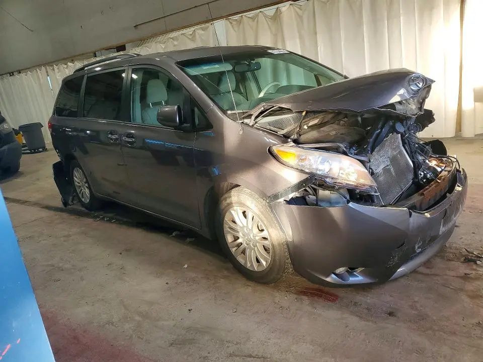2014 TOYOTA SIENNA XLE 8-PASSENGER  