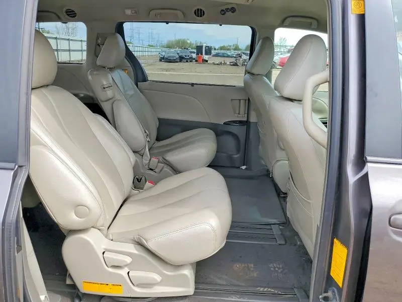 2011 TOYOTA SIENNA LE  