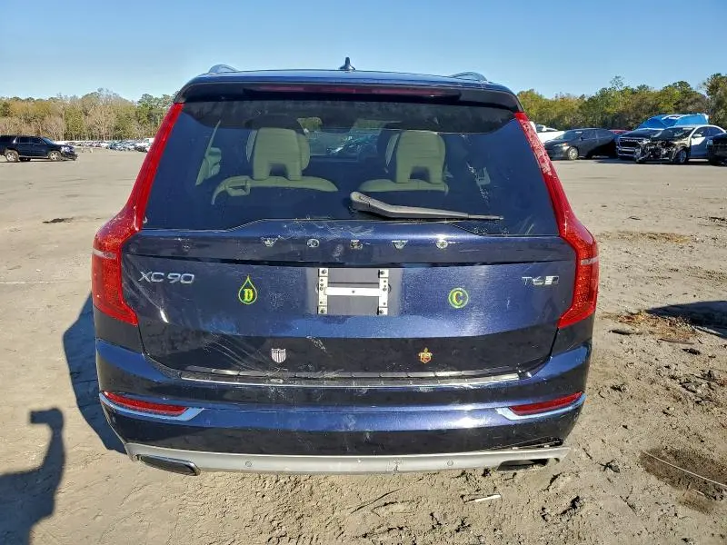 2017 VOLVO XC90 T6  