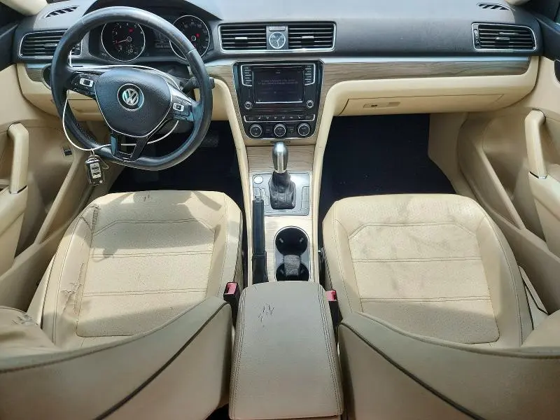 2017 VOLKSWAGEN PASSAT SE  