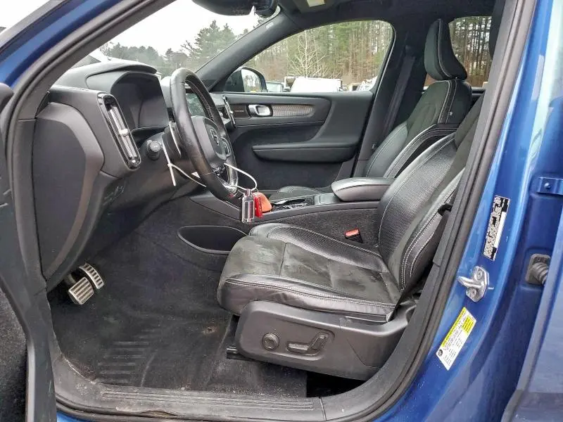 2019 VOLVO XC40 T5 R-DESIGN  