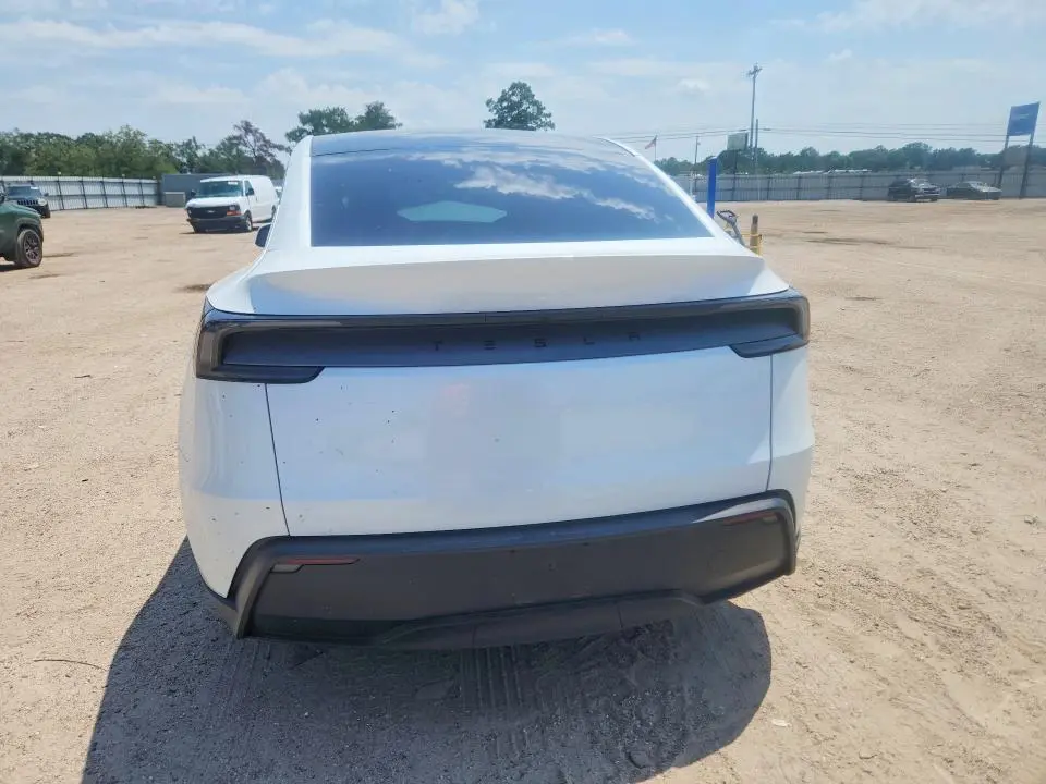 2026 TESLA MODEL Y   