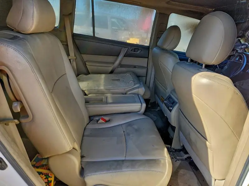 2010 TOYOTA HIGHLANDER SE  