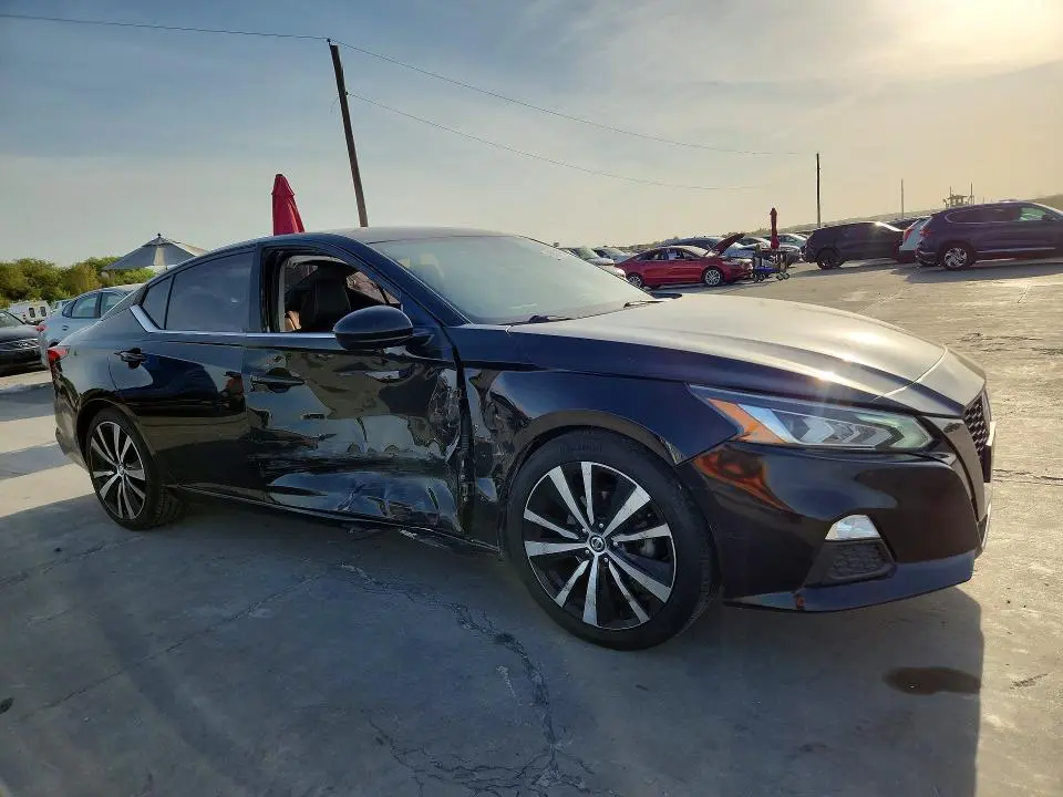 2019 NISSAN ALTIMA SR  