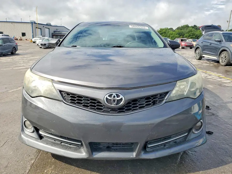 2014 TOYOTA CAMRY SE  
