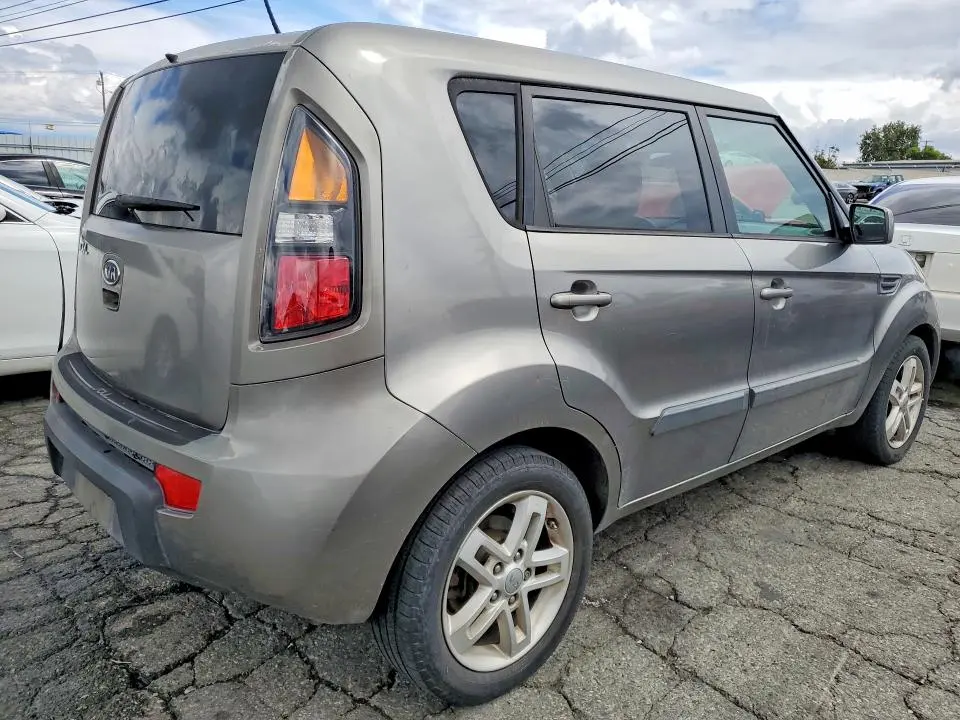2011 KIA SOUL +  