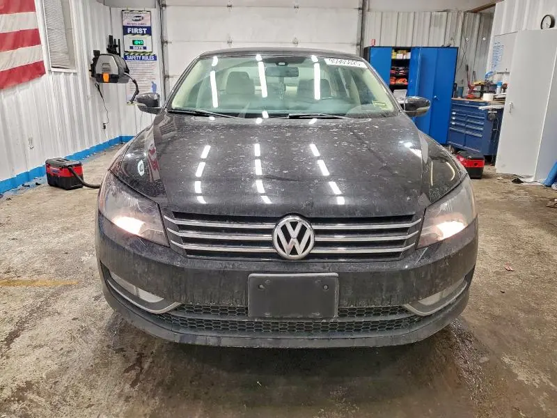 2015 VOLKSWAGEN PASSAT SE  