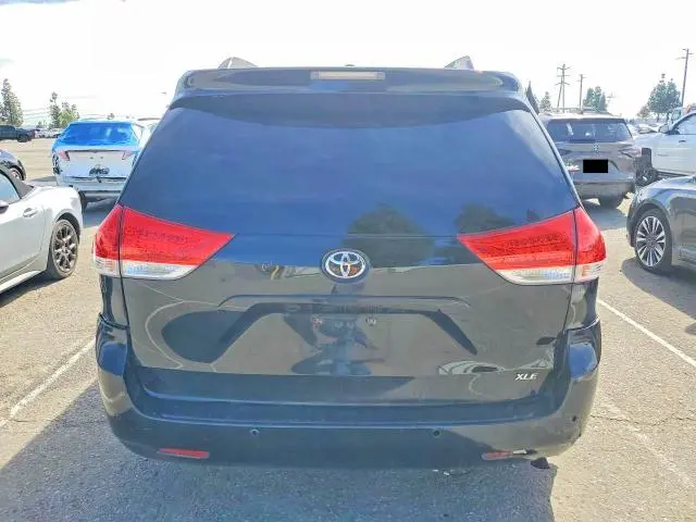 2011 TOYOTA SIENNA XLE  