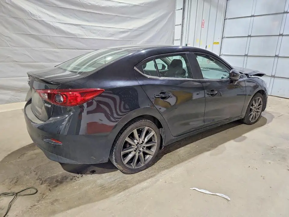 2018 MAZDA 3 TOURING  