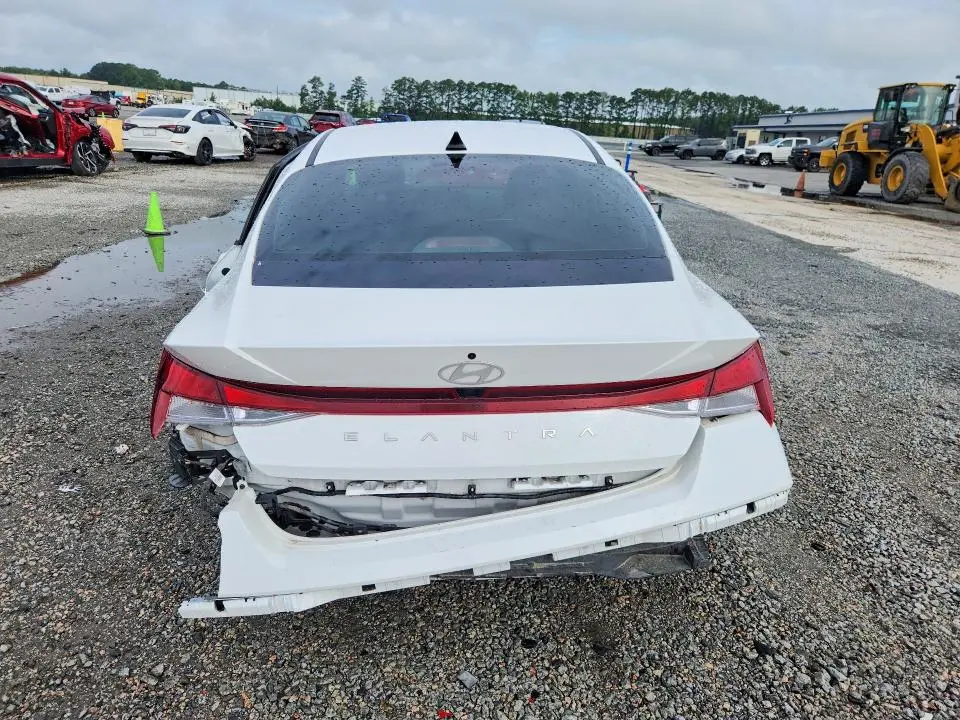 2024 HYUNDAI ELANTRA SEL  