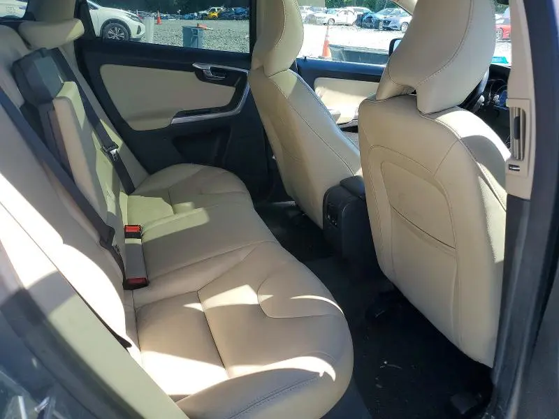 2016 VOLVO XC60 T5 PLATINUM  