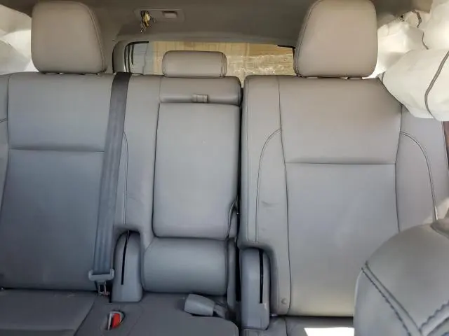 2016 TOYOTA HIGHLANDER XLE  