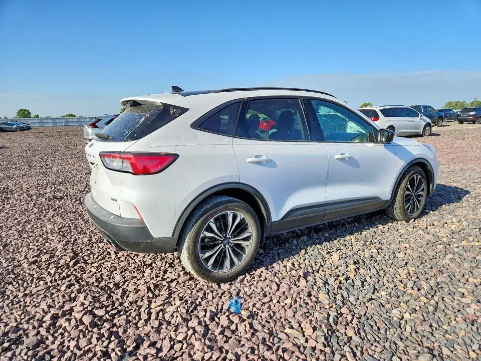 2021 FORD ESCAPE SE  