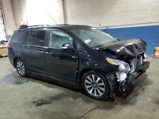2020 TOYOTA SIENNA XLE  