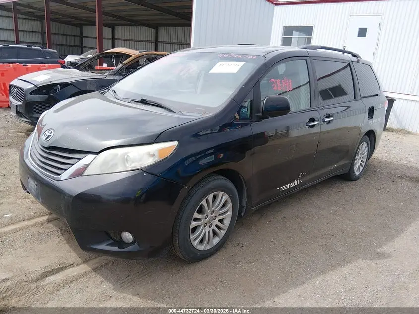 2014 TOYOTA SIENNA XLE V6 8 PASSENGER