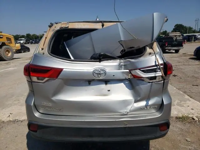 2017 TOYOTA HIGHLANDER SE  