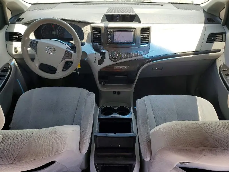2013 TOYOTA SIENNA LE  