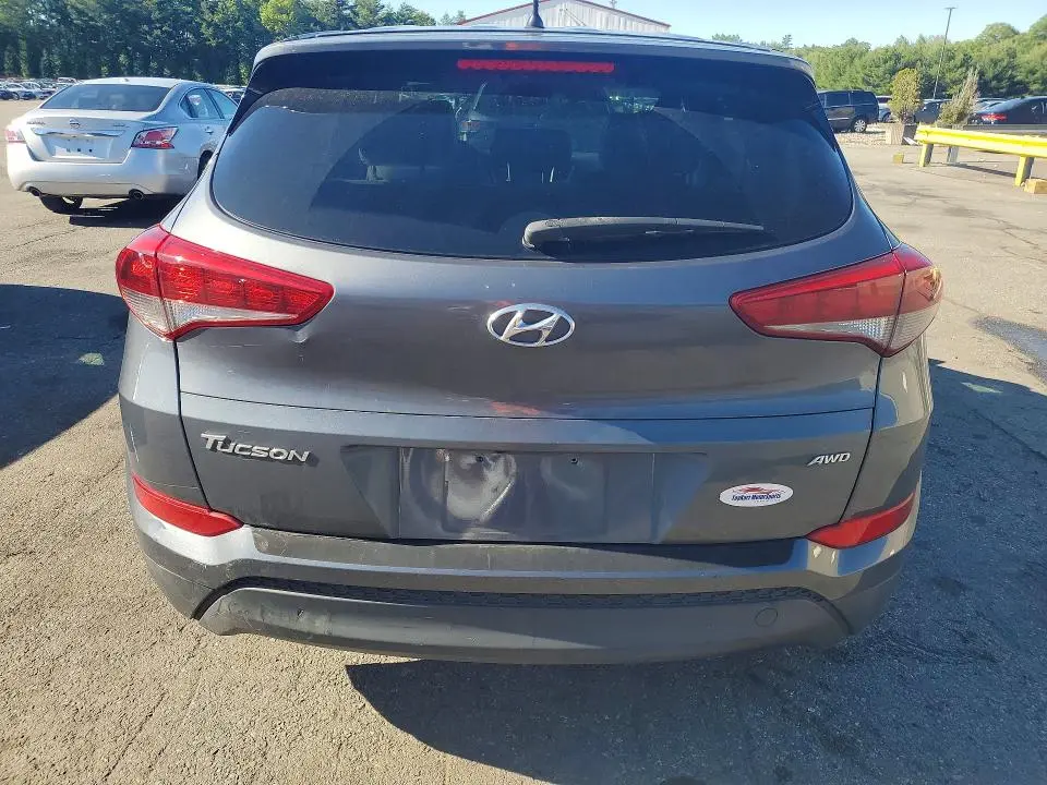 2018 HYUNDAI TUCSON SE  