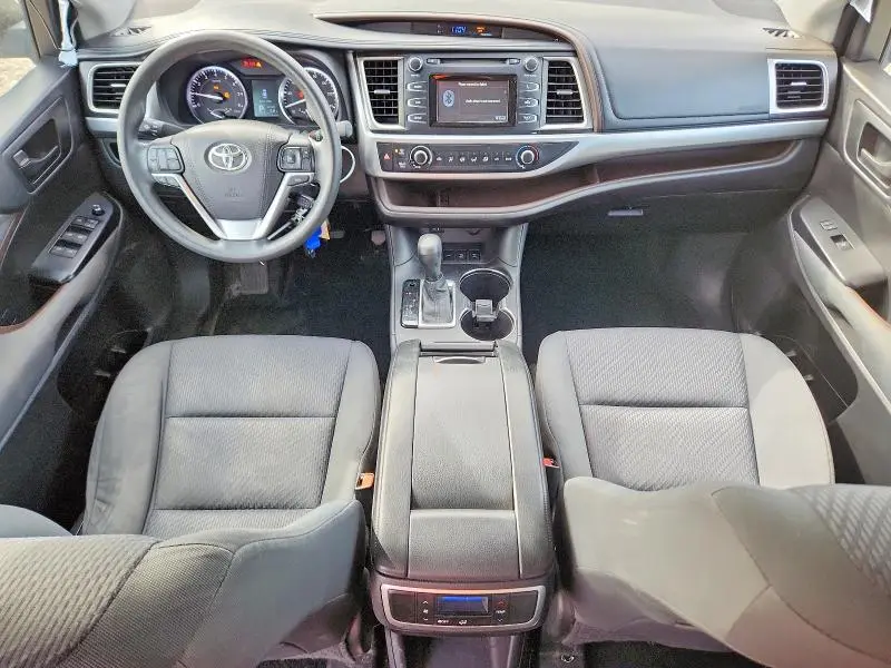2016 TOYOTA HIGHLANDER LE  