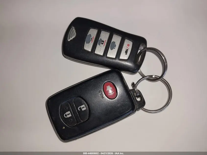 2013 TOYOTA PRIUS THREE SE