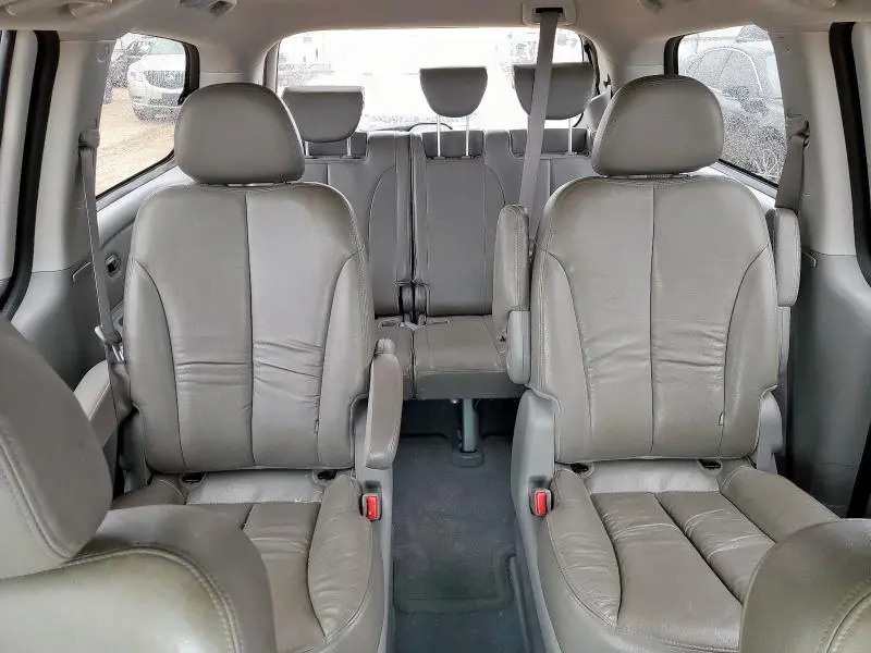 2012 KIA SEDONA EX  