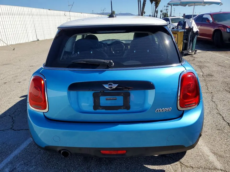 2017 MINI COOPER   
