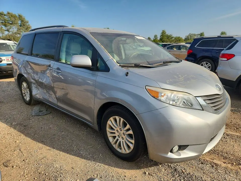 2014 TOYOTA SIENNA XLE 8-PASSENGER  