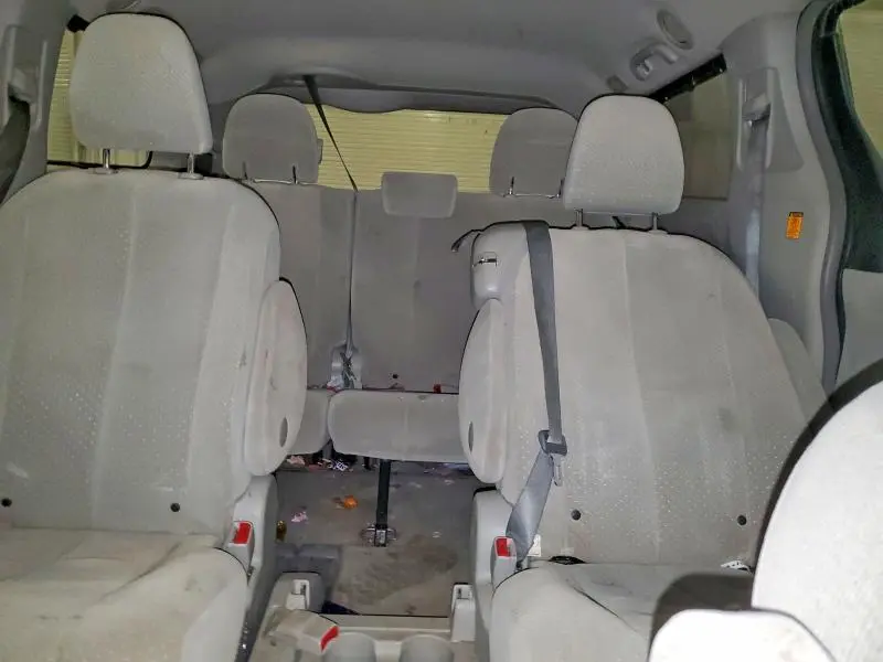 2013 TOYOTA SIENNA LE 8-PASSENGER  