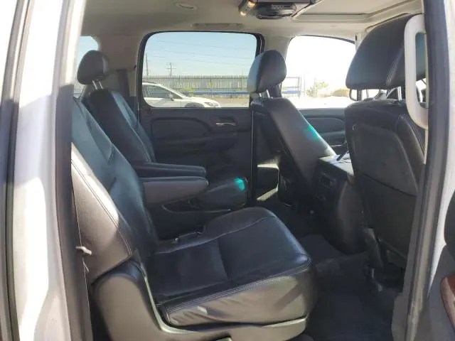 2010 GMC YUKON XL K1500 SLT  