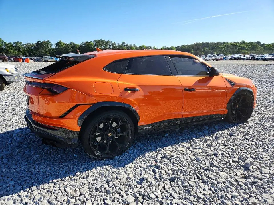2024 LAMBORGHINI URUS PERFORMANTE  