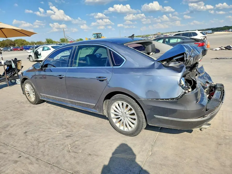 2016 VOLKSWAGEN PASSAT SE  