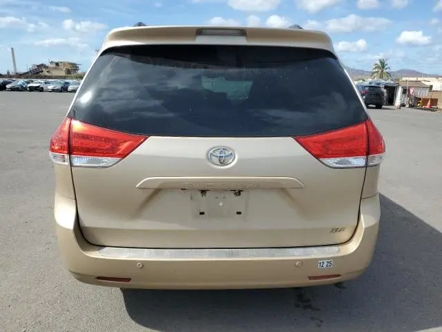 2013 TOYOTA SIENNA XLE  
