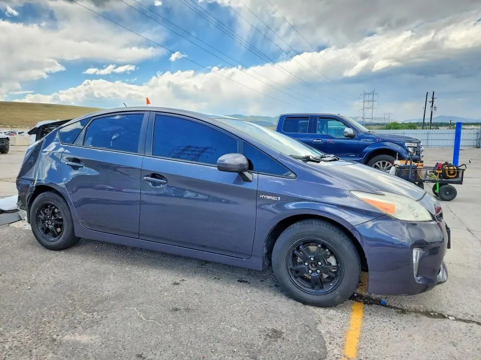 2013 TOYOTA PRIUS TWO  