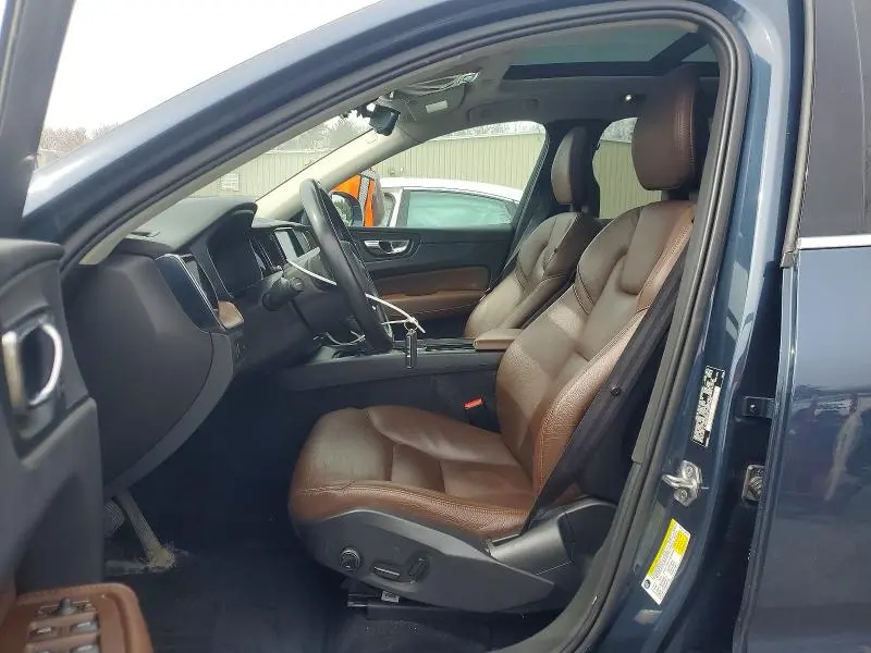 2018 VOLVO XC60 T5 MOMENTUM  