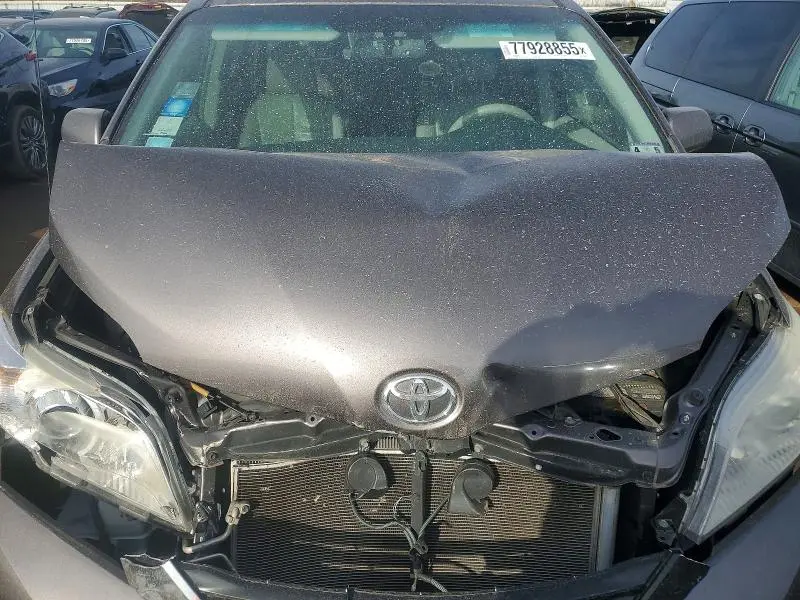 2012 TOYOTA SIENNA LE  