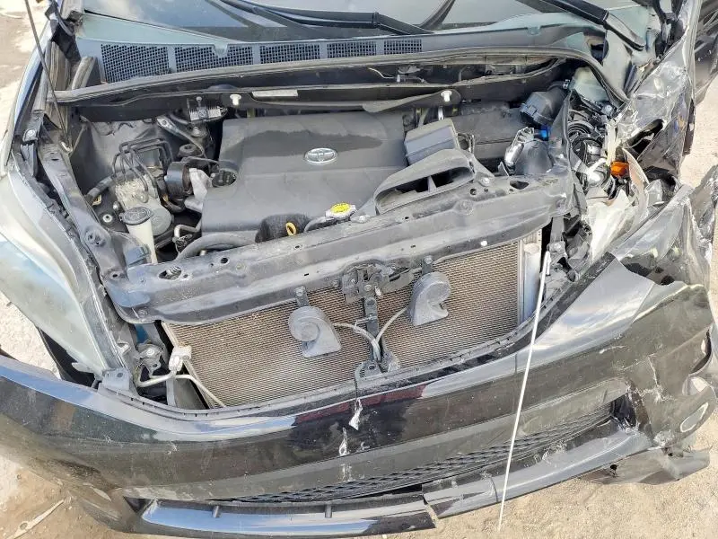 2015 TOYOTA SIENNA SPORT  