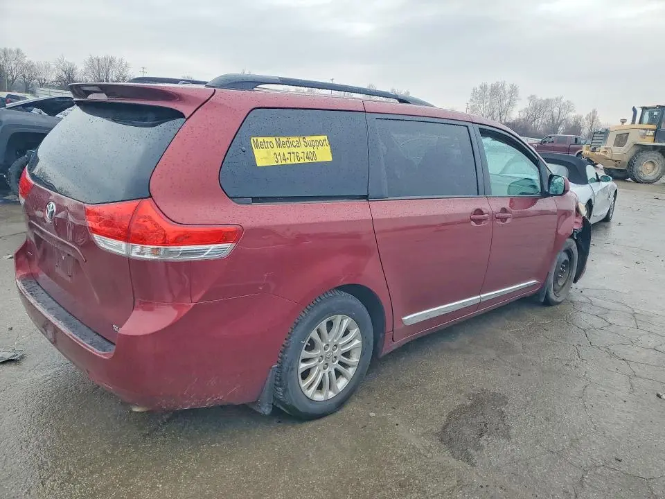 2012 TOYOTA SIENNA XLE 8-PASSENGER  