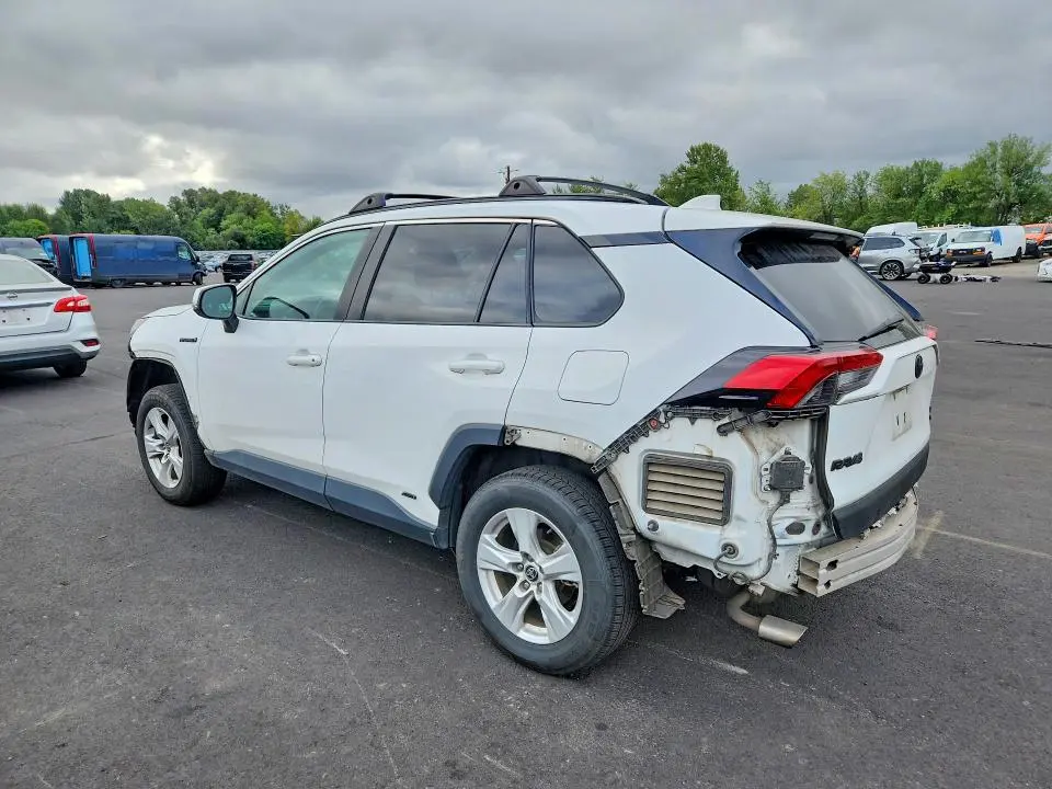 2021 TOYOTA RAV4 XLE  