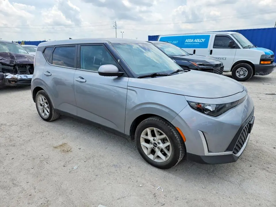 2023 KIA SOUL LX  