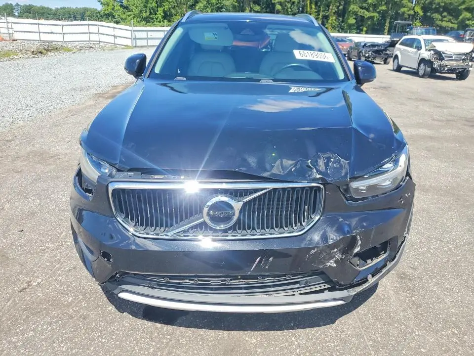 2019 VOLVO XC40 T5 MOMENTUM  