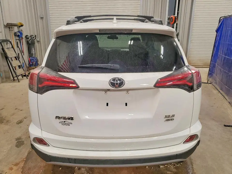 2017 TOYOTA RAV4 XLE  