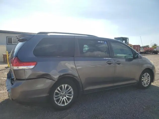 2012 TOYOTA SIENNA XLE  