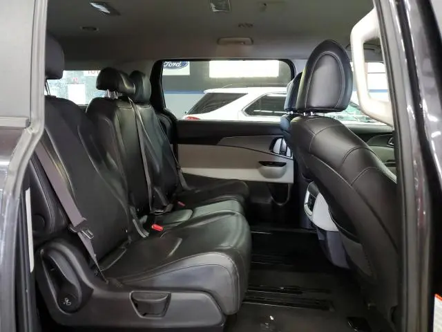 2022 KIA CARNIVAL LX  