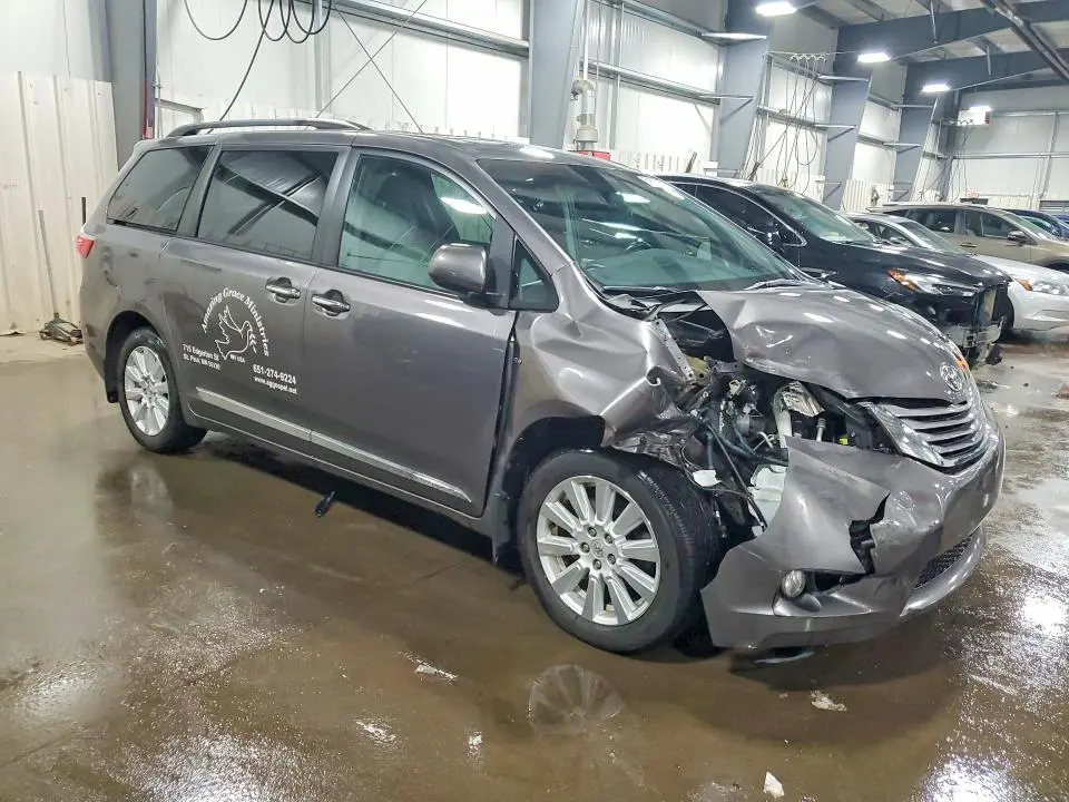 2017 TOYOTA SIENNA XLE 7-PASSENGER  