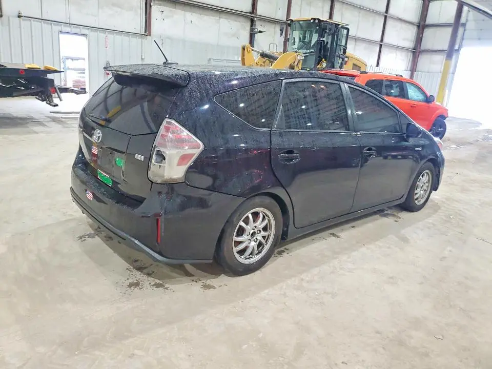 2017 TOYOTA PRIUS V FOUR  