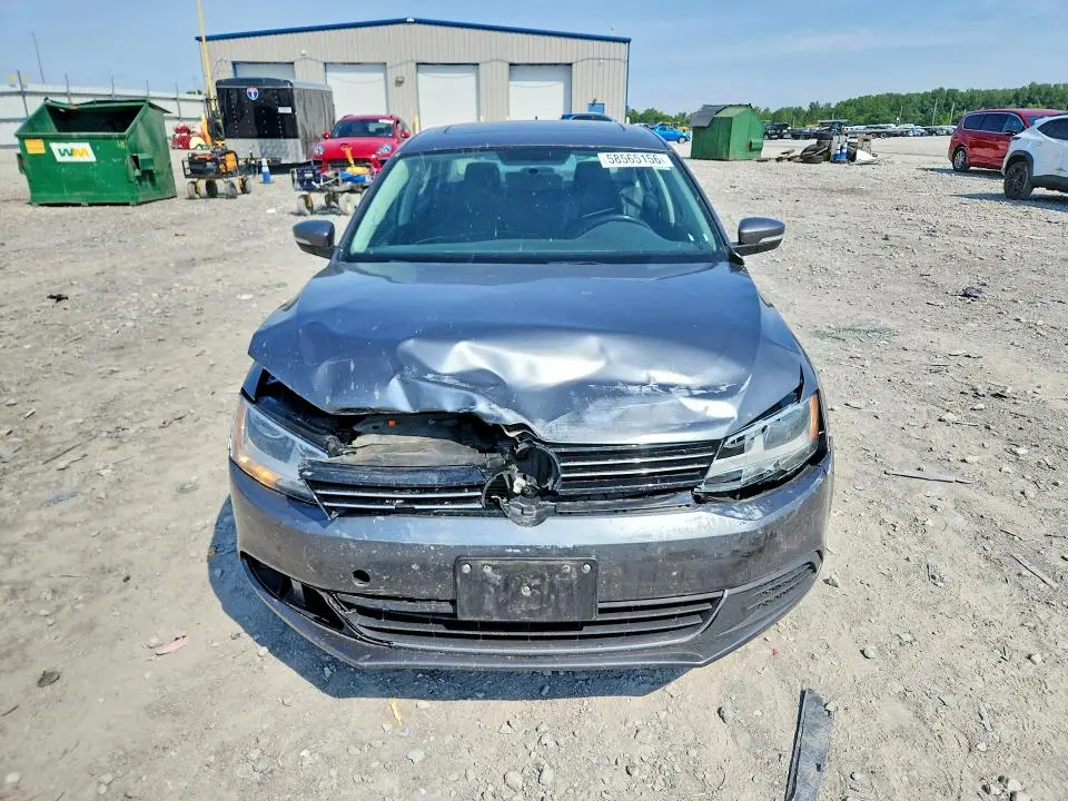 2013 VOLKSWAGEN JETTA SE  