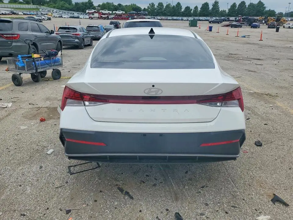 2025 HYUNDAI ELANTRA SEL  