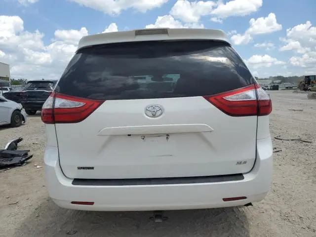 2019 TOYOTA SIENNA XLE  