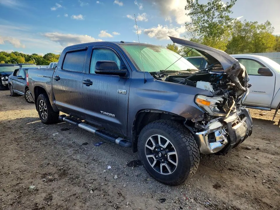 2018 TOYOTA TUNDRA CREWMAX SR5  