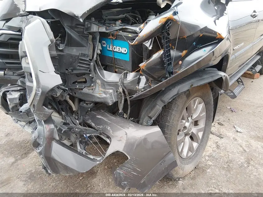 2019 TOYOTA TACOMA SR5 V6